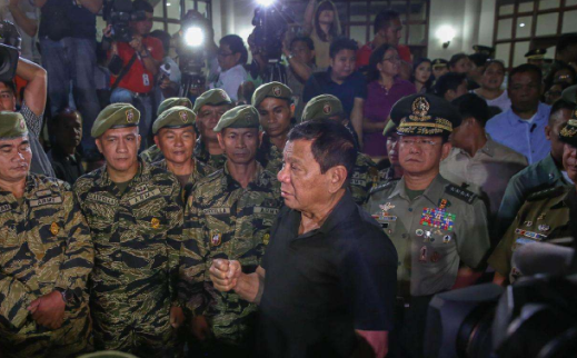 菲律宾违反封锁令者或被射杀
