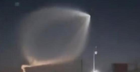 甘肃天空现巨大发光不明飞行物